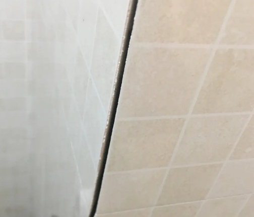 抚远瓷砖空鼓维修公司分享阳台瓷砖脱落的修复过程可以分为以下几个步骤